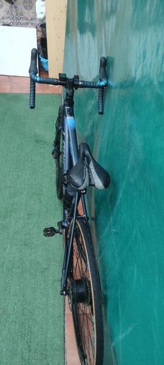 Bici carretera eléctrica Shimano 105