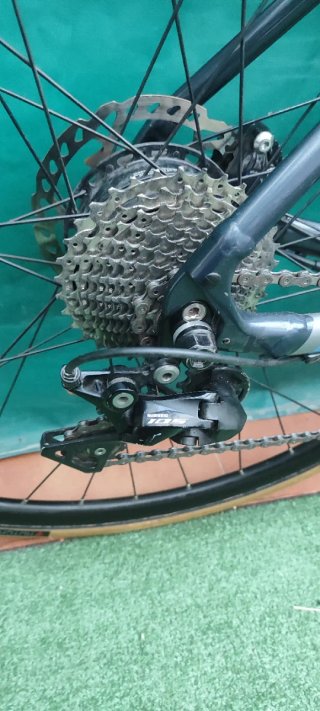 Bici carretera eléctrica Shimano 105
