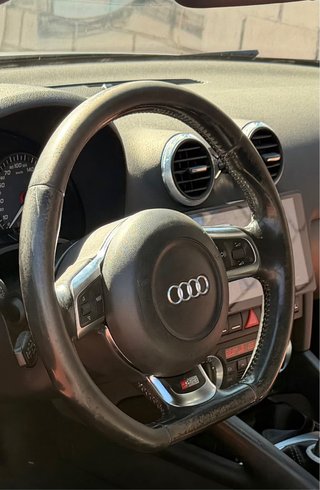 Volante Audi achatado
