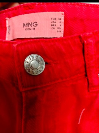 Pantalón vaquero rojo Mango Talla S