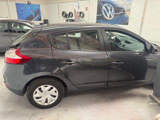 Renault Megane 2013 1.6 100CV 3 años de garantia