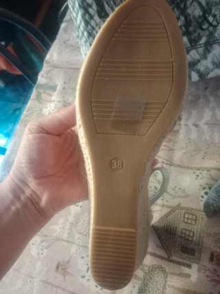 Sandalias cuña plateadas y beige