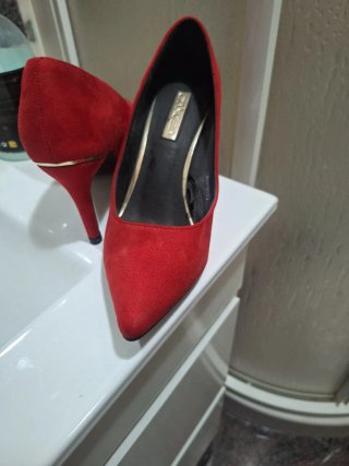 Zapatos de tacón rojos