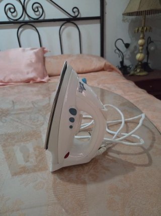 Plancha de ropa blanca