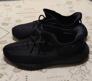 YEEZY TALLA 45
