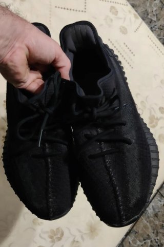 YEEZY TALLA 45