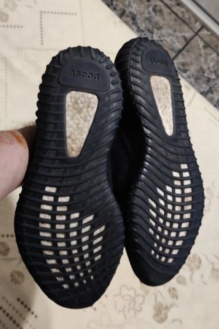 YEEZY TALLA 45
