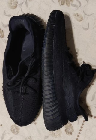 YEEZY TALLA 45