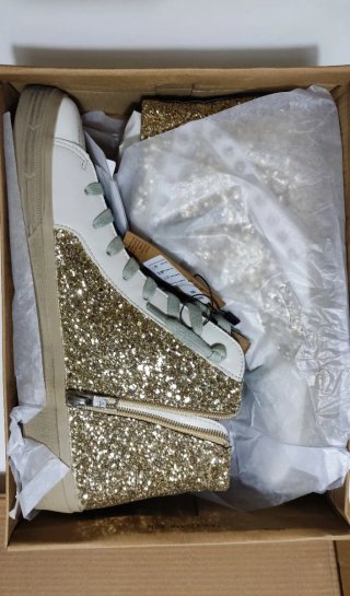 Zapatillas CORINA doradas y blancas con brillo