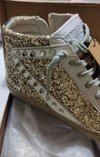 Zapatillas CORINA doradas y blancas con brillo