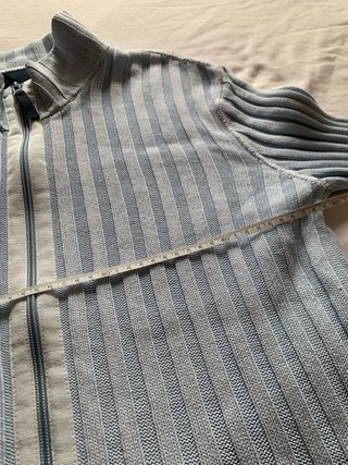 Cárdigan Armani azul de punto con cremallera