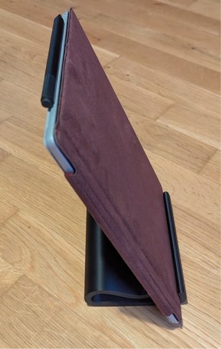 Um suporte para tablet simples e elegante para tab