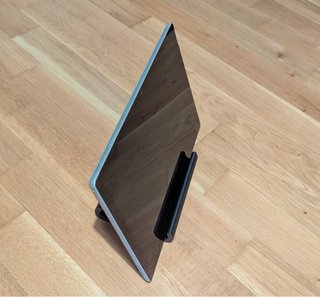 Um suporte para tablet simples e elegante para tab