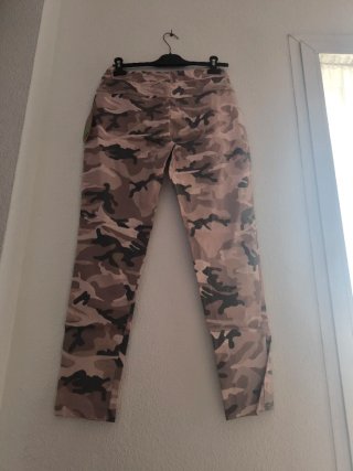 Pantalón camuflaje beige y rosa