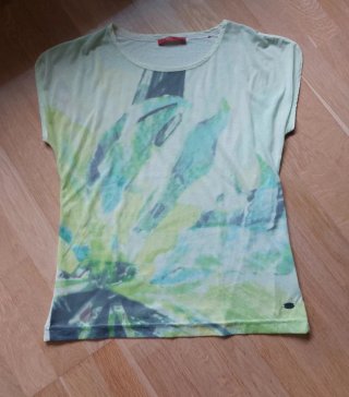 Camiseta Esprit.