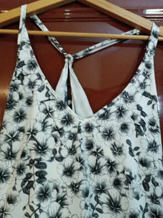 Vestido sin mangas estampado floral
