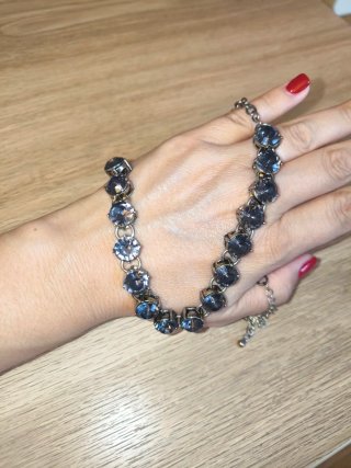 Collana con strass grigio e argento