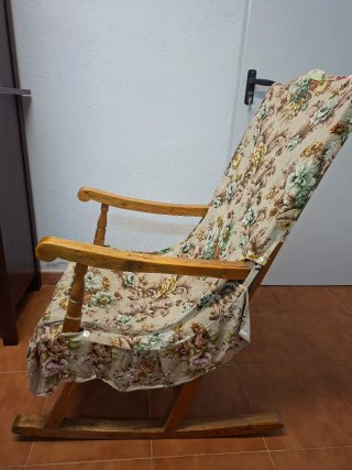 Mecedora antigua floral