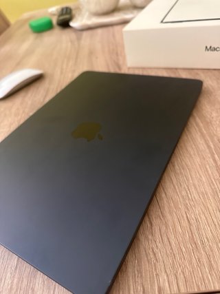 MacBook Air M3 Medianoche