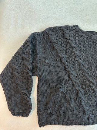 Camisola tricotada à mão preta