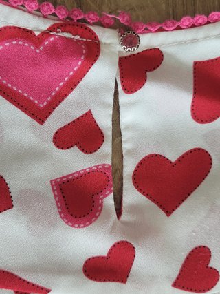 Blusa manga corta con corazones