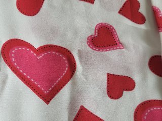 Blusa manga corta con corazones