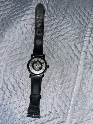 Reloj Stuhrling Negro con Detalles Rojos