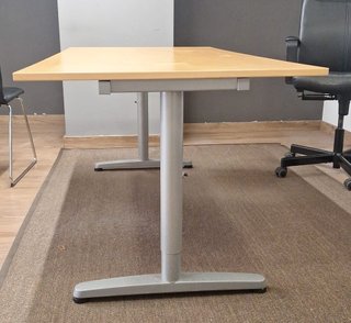 Mesa de oficina Galant Chapa Abedul