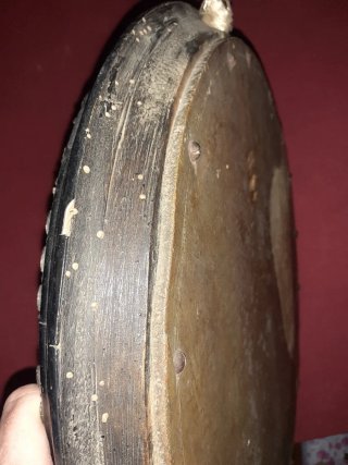 Specchio ovale vintage nero e oro