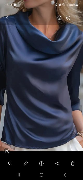 Blusa azul marino cuello drapeado talla 40