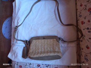 Bolso de mimbre con asa regulable