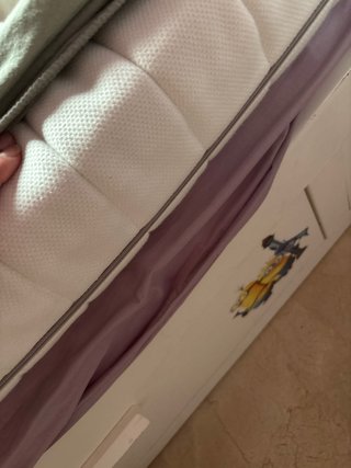 Cama Ikea con cajones y 2 colchones