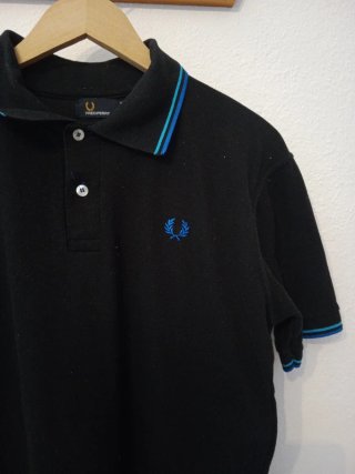 Polo Fred Perry Negro y Azul Talla M