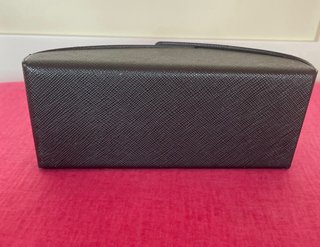 Funda de gafas Prada negra