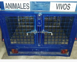 Remolque de caza azul con 3 compartimentos