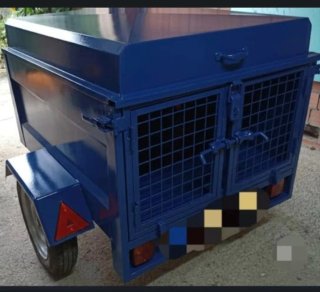Remolque de caza azul con 3 compartimentos