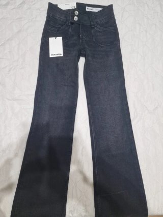 Jeans Bershka negros con alas M/38