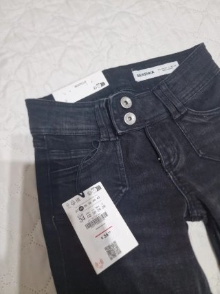 Jeans Bershka negros con alas M/38