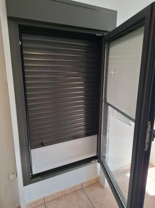 Ventanas aluminio corredera y PVC abatibles