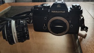 Nikkormat EL Cámara Analógica Negra