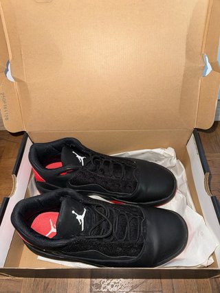 Zapatillas Jordan Negras y Rojas
