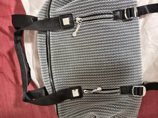 Bolso Negro y Gris con Cremalleras