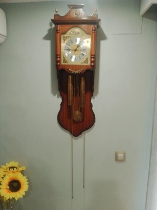 Reloj de pared madera y dorado