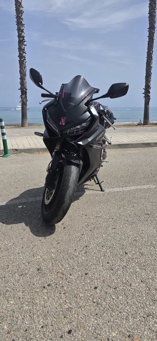 Honda CBR650R 2021 Negra/Rosa 45.000 km