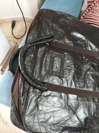Bolso de viaje de mano en  piel marrón ,con candao