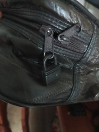 Bolso de viaje de mano en  piel marrón ,con candao