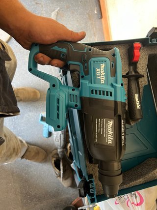 Martillo Percutor Makita con Maletín