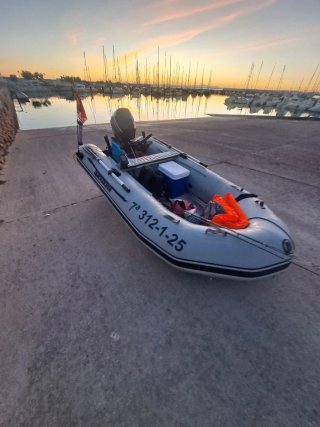 Zodiac con motor fueraborda