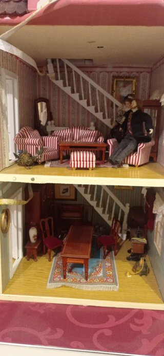Casa de muñecas con muebles