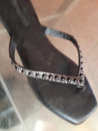 Chancletas de verano con pedrería